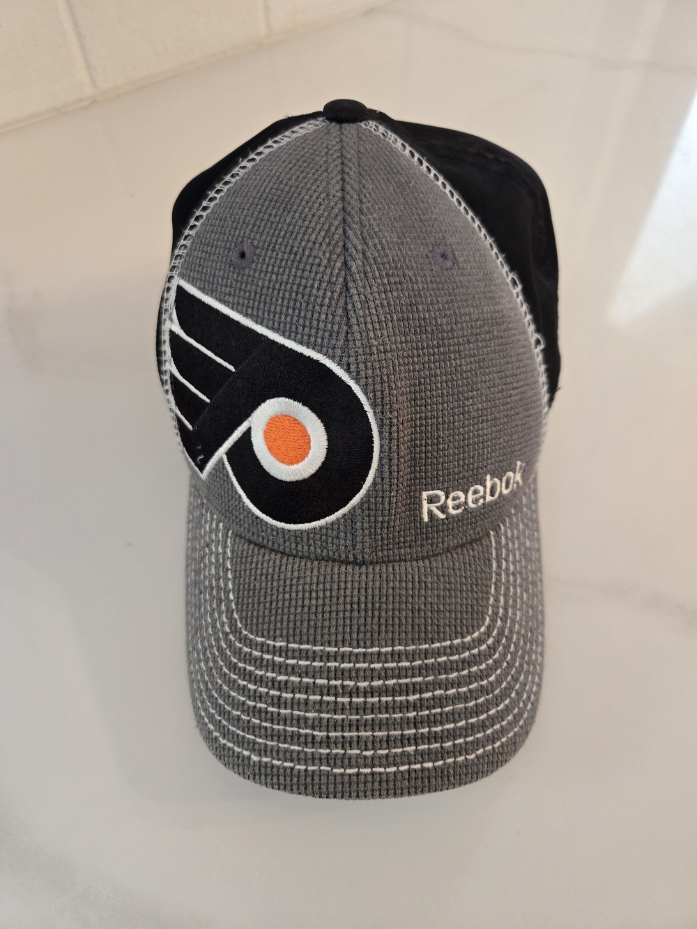 Reebok Men's Gray Philadelphia Flyers Cap L/XL